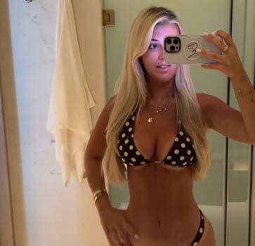 Full leaked Izzytaffs private onlyfans photo