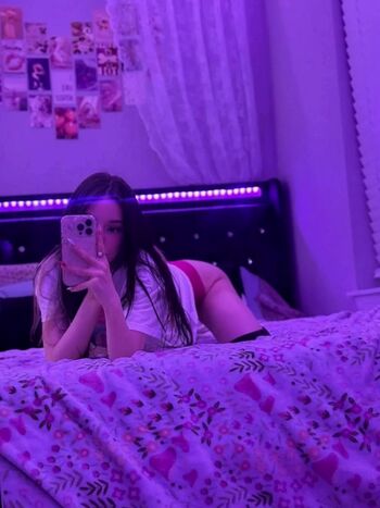 Full leaked Izzyuwuu private onlyfans photo