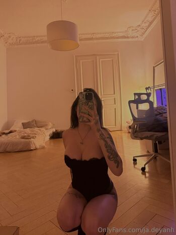 Full leaked Jadeyanh private onlyfans photo