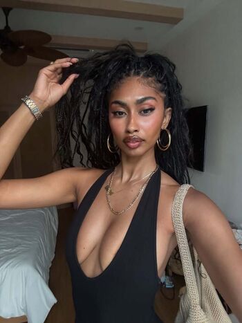 Jasmine Chola | Jasmine Blandford