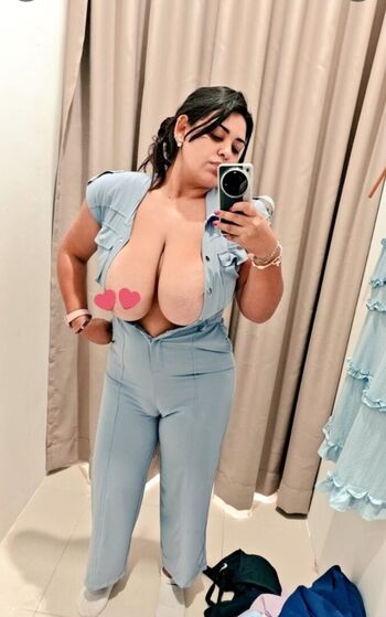 Jennifer Busty Latina