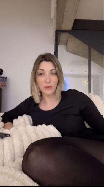 Full leaked Jolyemilyyy private onlyfans photo