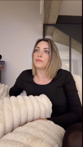 Full leaked Jolyemilyyy private onlyfans photo