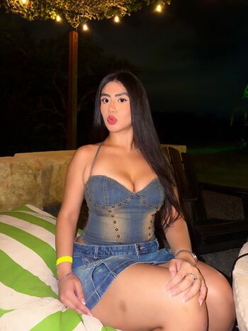 Full leaked Lolyomie/ private onlyfans photo