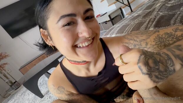 Josiejaxxon Hotwife