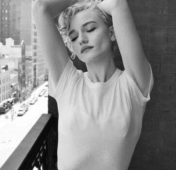 Julia Garner