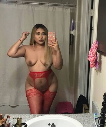 Full leaked Karenmamasita private onlyfans photo