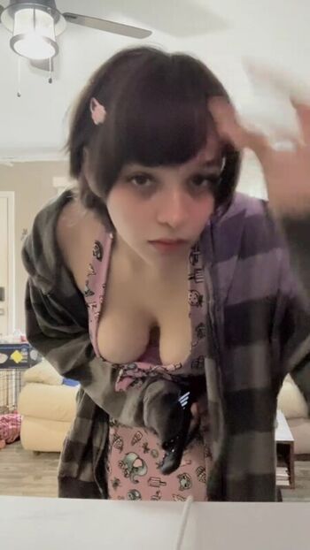 Full leaked Kareoke queen private onlyfans photo