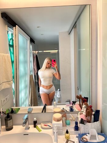 Full leaked Karinka sea private onlyfans photo