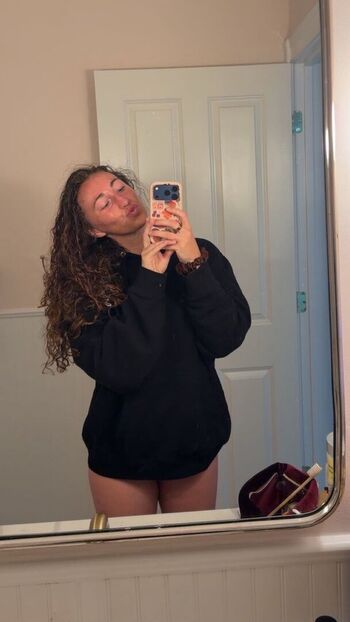 Full leaked Karlyetay private onlyfans photo