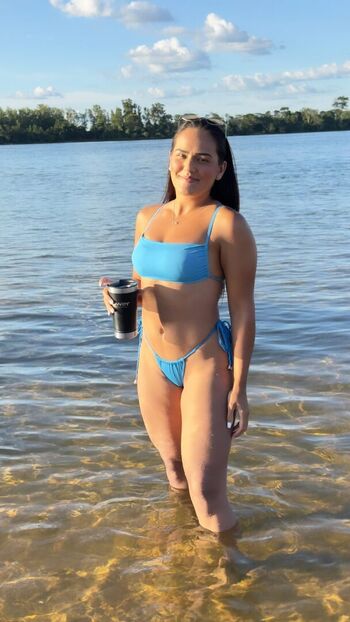 Full leaked Karolynesouzaa private onlyfans photo