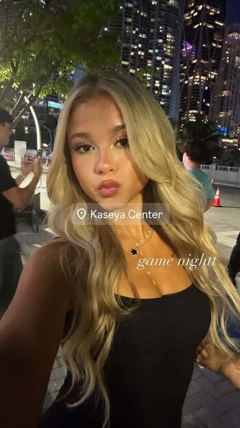 Katalina Cartmel / Katalinacarttmel / Katcartmel