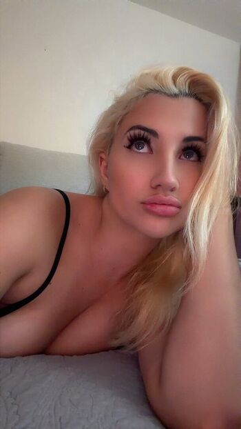 Full leaked Katarinakratzer private onlyfans photo