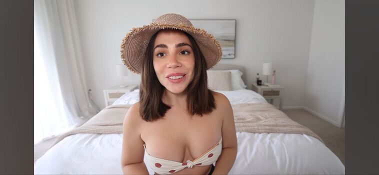 Katy Esquivel-Whatthechic