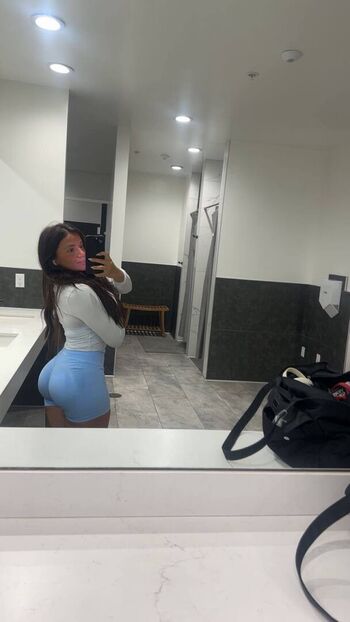 Kayla Manousselis / kaylamanousselis