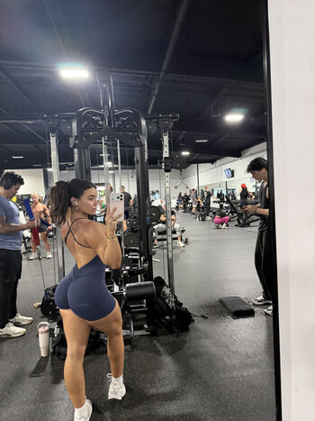 Kayla Manousselis / kaylamanousselis