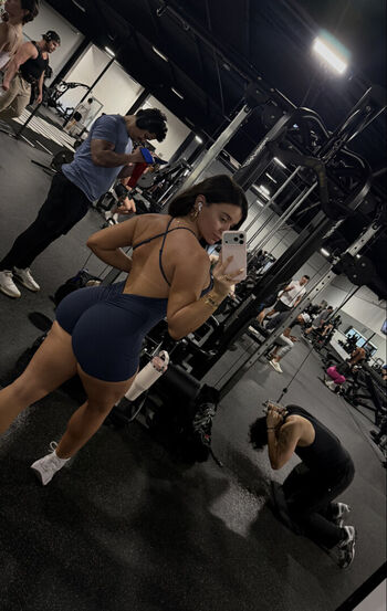 Kayla Manousselis / kaylamanousselis