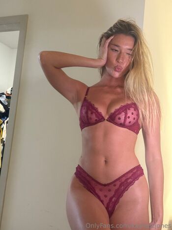 Full leaked Kaylaazjones private onlyfans photo