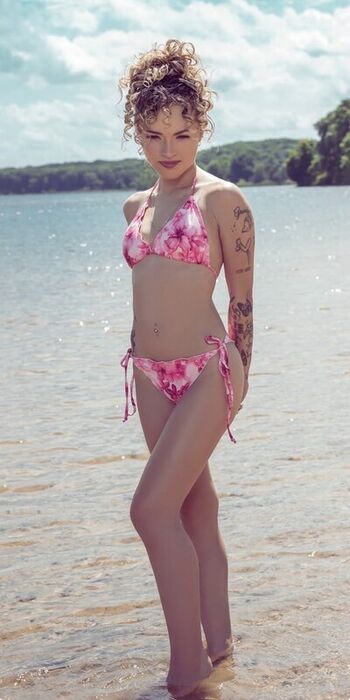 Full leaked Kayleeterrerooo private onlyfans photo