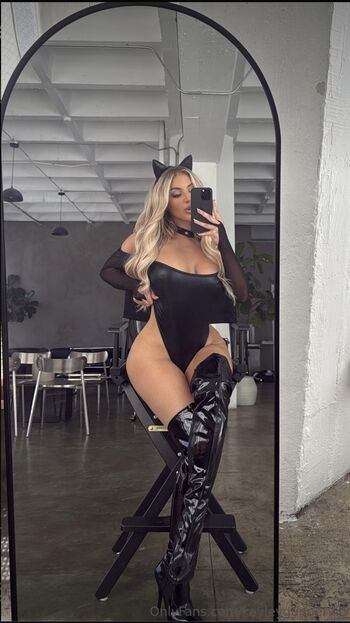 Full leaked Kayley gunner private onlyfans photo