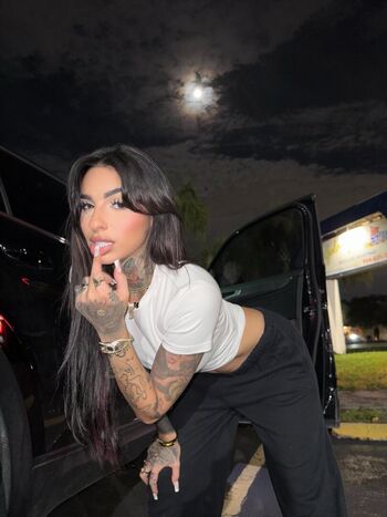 Full leaked Kaylizzz private onlyfans photo