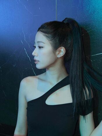 Kazuha Nakamura 中村 一葉