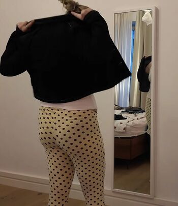 Full leaked Watersports/ private onlyfans photo