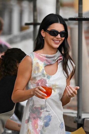 Full leaked Kendall jenner private onlyfans photo