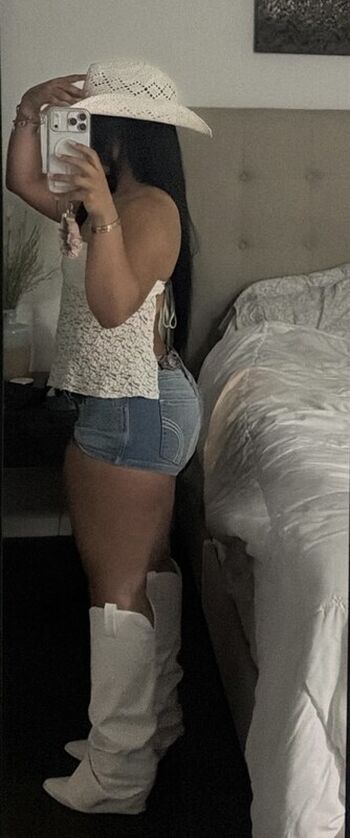 Full leaked Kiaralise private onlyfans photo