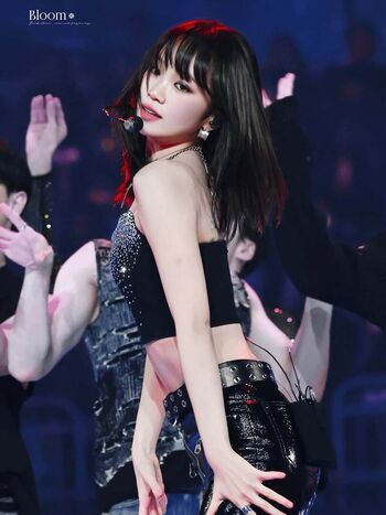 Kim Chaewon 김채원 [Le Sserafim]