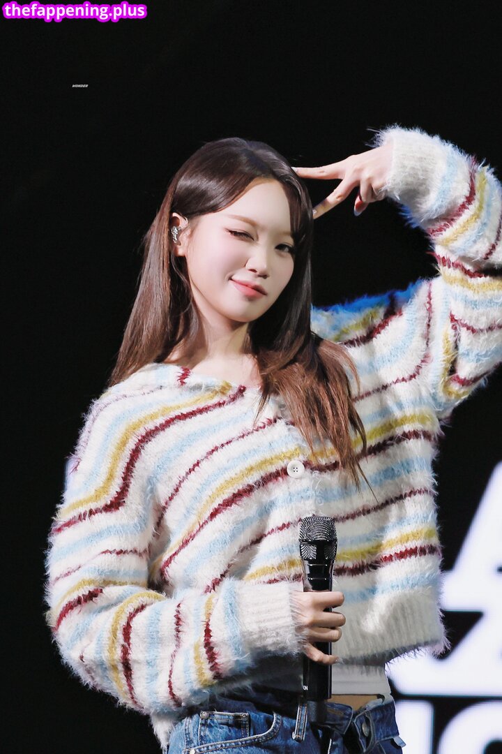 Kim Chaewon 김채원 [Le Sserafim]