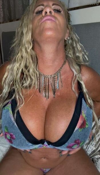 Full leaked Kindelloves private onlyfans photo