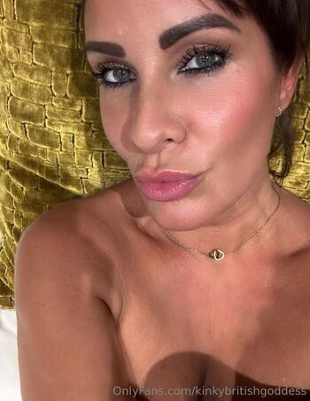 kinkybritishgoddess