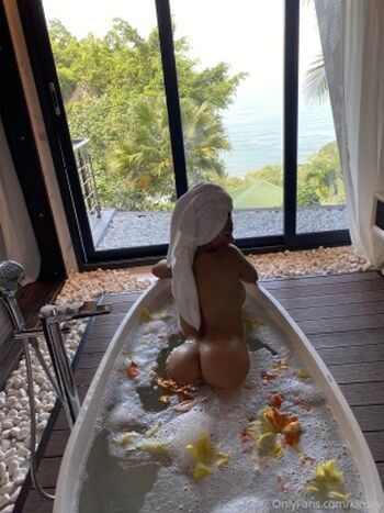 Full leaked Kinsey private onlyfans photo