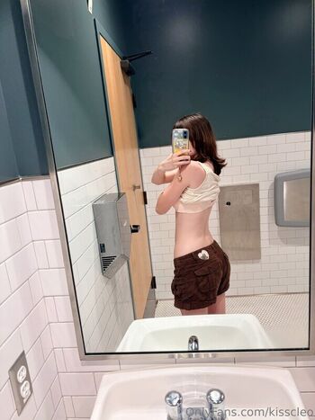 Full leaked Kisscleo private onlyfans photo