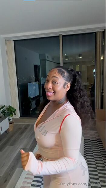 Full leaked Krackinasskeyy private onlyfans photo