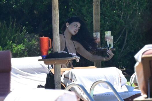 Full leaked Kylie jenner private onlyfans photo