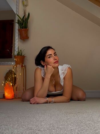 Full leaked La layana rous page private onlyfans photo