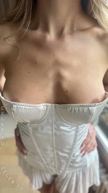Full leaked La voisine du e private onlyfans photo