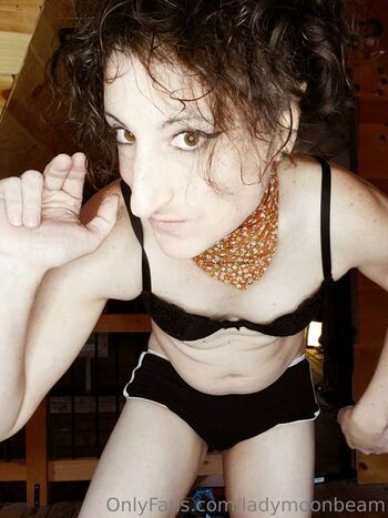 Full leaked Ladymoonbeam private onlyfans photo
