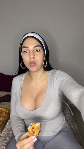 Full leaked Lamujerbuenaa private onlyfans photo
