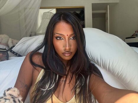 Full leaked Lara raj page private onlyfans photo