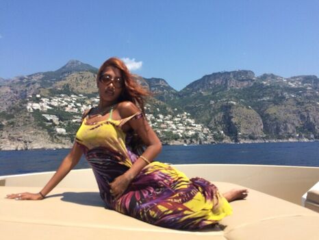 Full leaked Lara raj page private onlyfans photo