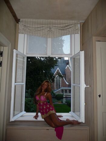 Full leaked Lara raj page private onlyfans photo