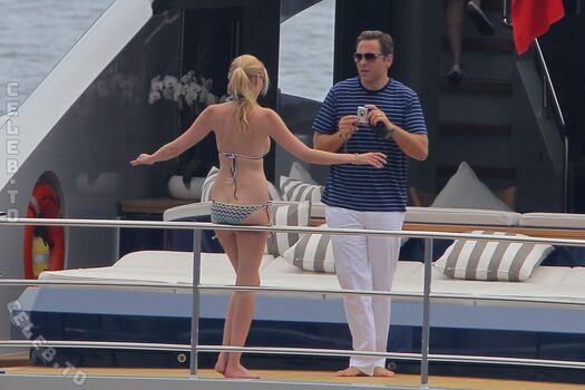 Lara Stone