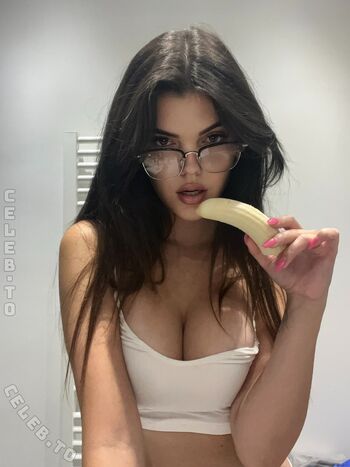 Full leaked Lara winter page private onlyfans photo