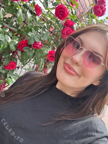 Full leaked Laradelulu private onlyfans photo