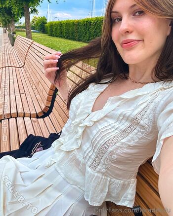 Full leaked Laradelulu private onlyfans photo