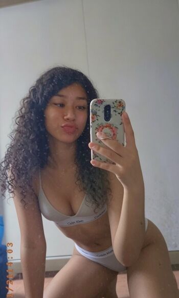 Full leaked Lariih thv private onlyfans photo