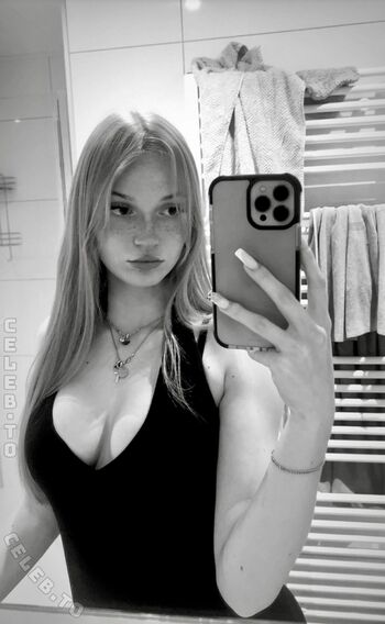Full leaked Larissa private onlyfans photo